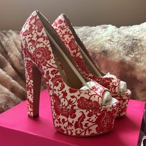 Stunning Red and White Floral platform pumps size 7.5- NEW